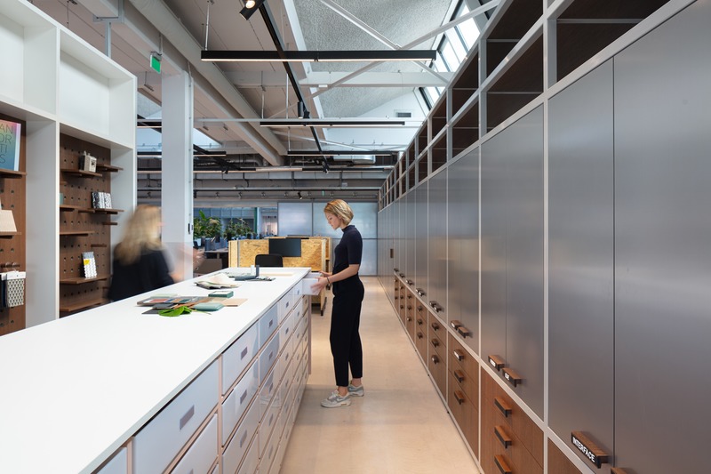 Dossier de presse | 4695-01 - Communiqué de presse | Sustainable transformed office The Core wins two Frame Awards - Large Office of the Year - CBRE Netherlands - Design d’intérieur commercial - Design Lab – The design team has its own space to create modern and flexible workplaces with and for clients. - Crédit photo : Stijnstijl Photography