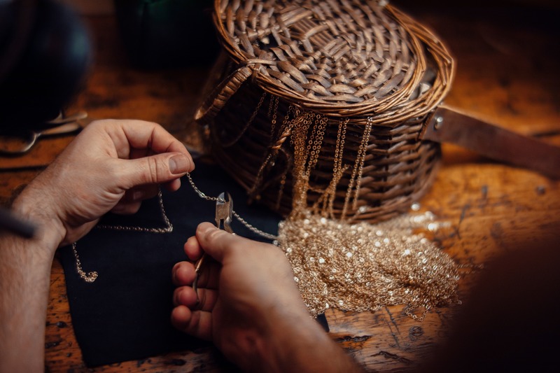 Press kit | 2110-07 - Press release | Automne, the New Collection that Draws From – and Gives Back to – Nature - Larose Guyon - Product - Duvet des Chardons - Photo credit: Karel Chladek