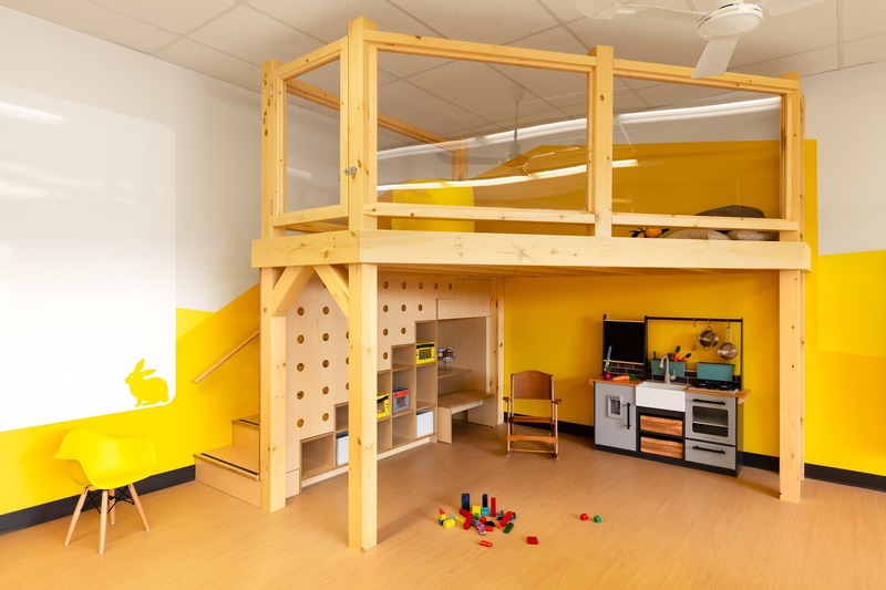 Press kit | 1299-07 - Press release | Bringing Nature Back Into The Classrooms - Taktik Design - Institutional Architecture - Small house on two levels - Photo credit: Maxime Brouillet