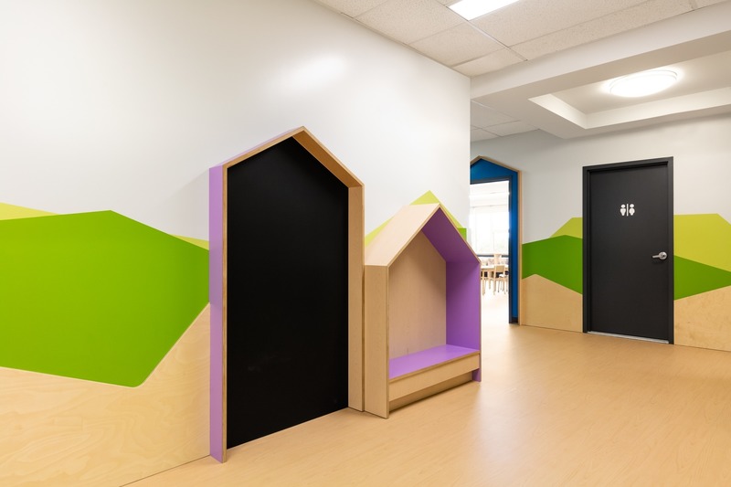 Press kit | 1299-07 - Press release | Bringing Nature Back Into The Classrooms - Taktik Design - Institutional Architecture - Corridor view 2 - Photo credit: Maxime Brouillet