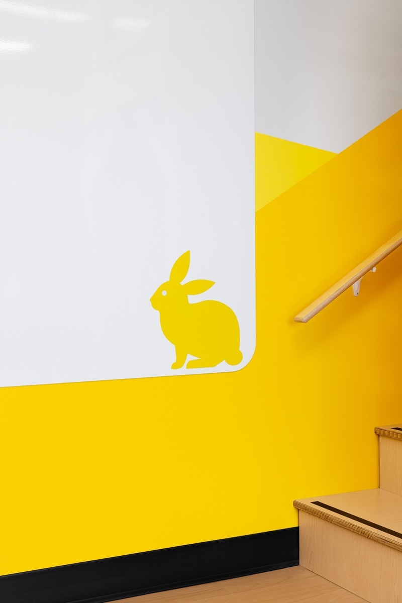 Press kit | 1299-07 - Press release | Bringing Nature Back Into The Classrooms - Taktik Design - Institutional Architecture - Graphic detail - Photo credit: Maxime Brouillet