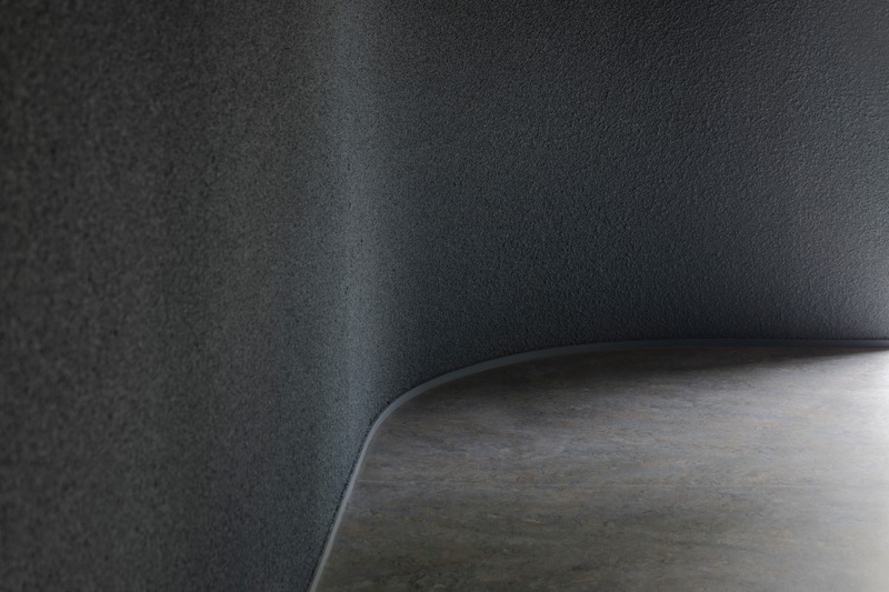 Press kit | 4693-01 - Press release | NÔL - CASE-REAL - Commercial Interior Design - The color of wall shift from blue gray to dark gray with the gradation<br style=""> - Photo credit: Daisuke Shima