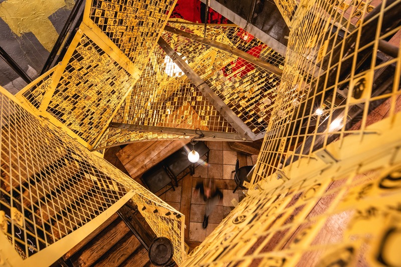Dossier de presse | 760-17 - Communiqué de presse | Kinoya II : Étude polygonale dans l'espace - JEAN DE LESSARD, DESIGNERS CRÉATIFS - Design d’intérieur commercial - Crédit photo : Raphaël Thibodeau