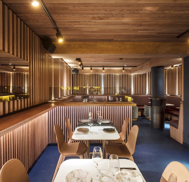 Dossier de presse | 3724-05 - Communiqué de presse | Txalupa Gastroleku Restaurant - EL EQUIPO CREATIVO - Design d’intérieur commercial - Crédit photo : Adrià Goula 