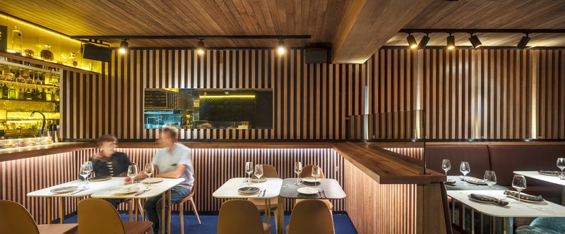 Dossier de presse | 3724-05 - Communiqué de presse | Txalupa Gastroleku Restaurant - EL EQUIPO CREATIVO - Design d’intérieur commercial - Crédit photo : Adrià Goula 