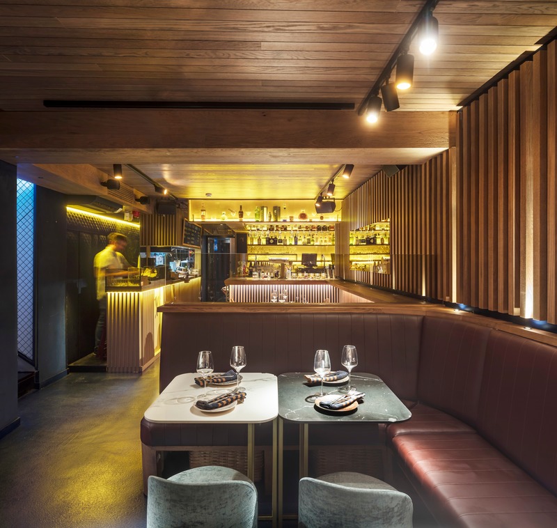Dossier de presse | 3724-05 - Communiqué de presse | Txalupa Gastroleku Restaurant - EL EQUIPO CREATIVO - Design d’intérieur commercial - Crédit photo : Adrià Goula 