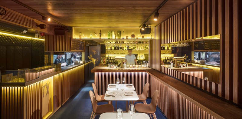 Dossier de presse | 3724-05 - Communiqué de presse | Txalupa Gastroleku Restaurant - EL EQUIPO CREATIVO - Design d’intérieur commercial - Crédit photo : Adrià Goula 