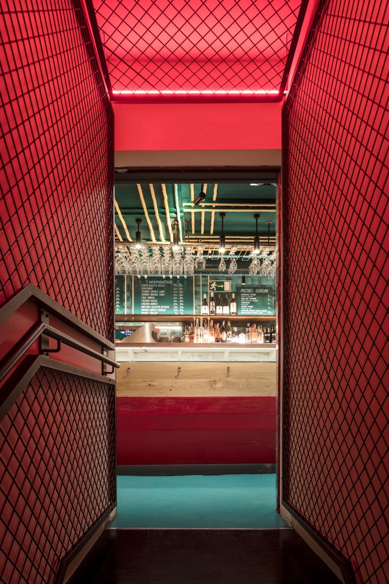 Dossier de presse | 3724-05 - Communiqué de presse | Txalupa Gastroleku Restaurant - EL EQUIPO CREATIVO - Design d’intérieur commercial - Crédit photo : Adrià Goula 