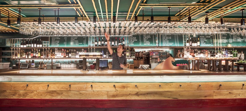 Dossier de presse | 3724-05 - Communiqué de presse | Txalupa Gastroleku Restaurant - EL EQUIPO CREATIVO - Design d’intérieur commercial - Crédit photo :  Adrià Goula  