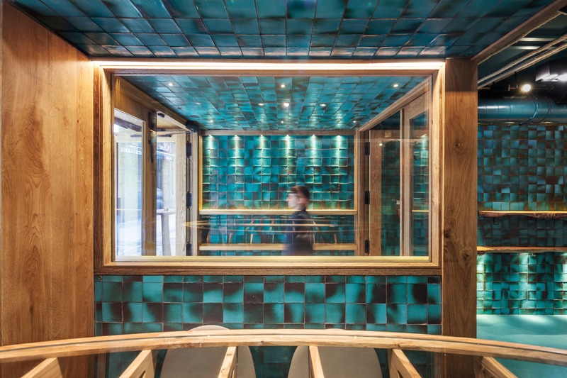 Dossier de presse | 3724-05 - Communiqué de presse | Txalupa Gastroleku Restaurant - EL EQUIPO CREATIVO - Design d’intérieur commercial - Crédit photo : Adrià Goula 