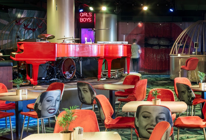 Dossier de presse | 3724-06 - Communiqué de presse | Crazy Pianos Club - EL EQUIPO CREATIVO - Design d’intérieur commercial - Crédit photo : Adrià Goula