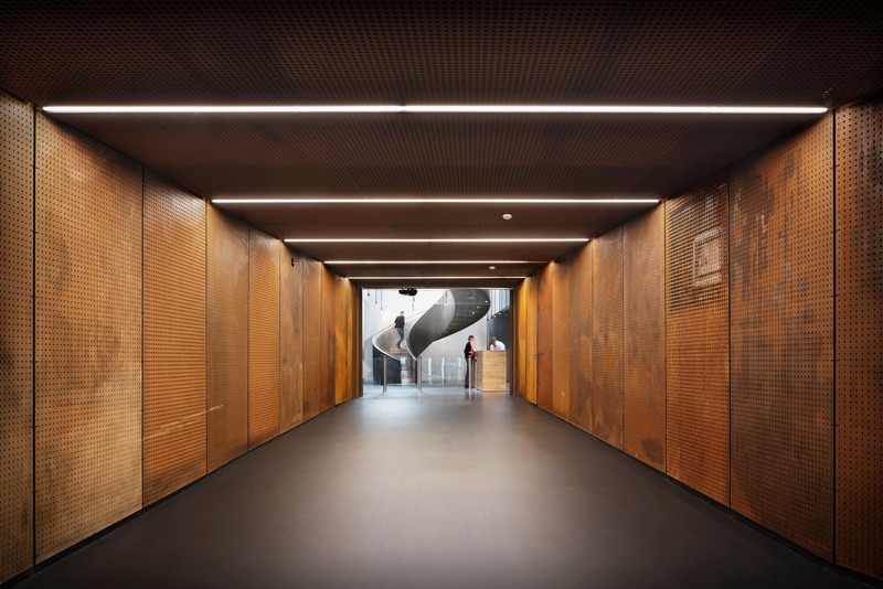 Dossier de presse | 3713-01 - Communiqué de presse | Université de Droit-Paris I, restructuration de la caserne Lourcine, Paris (13e) - ChartierDalix - Architecture institutionnelle - Crédit photo : Camille Gharbi