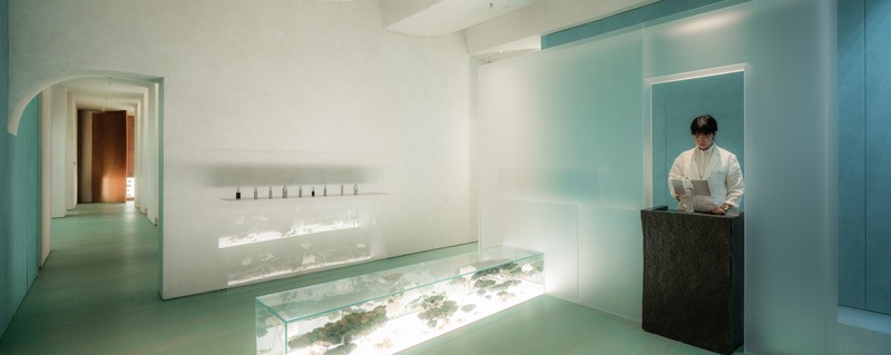 Dossier de presse | 4694-01 - Communiqué de presse | Exhibition of Frozen Time - Waterfrom Design - Architecture commerciale - Reception Area - Crédit photo : Waterfrom Design