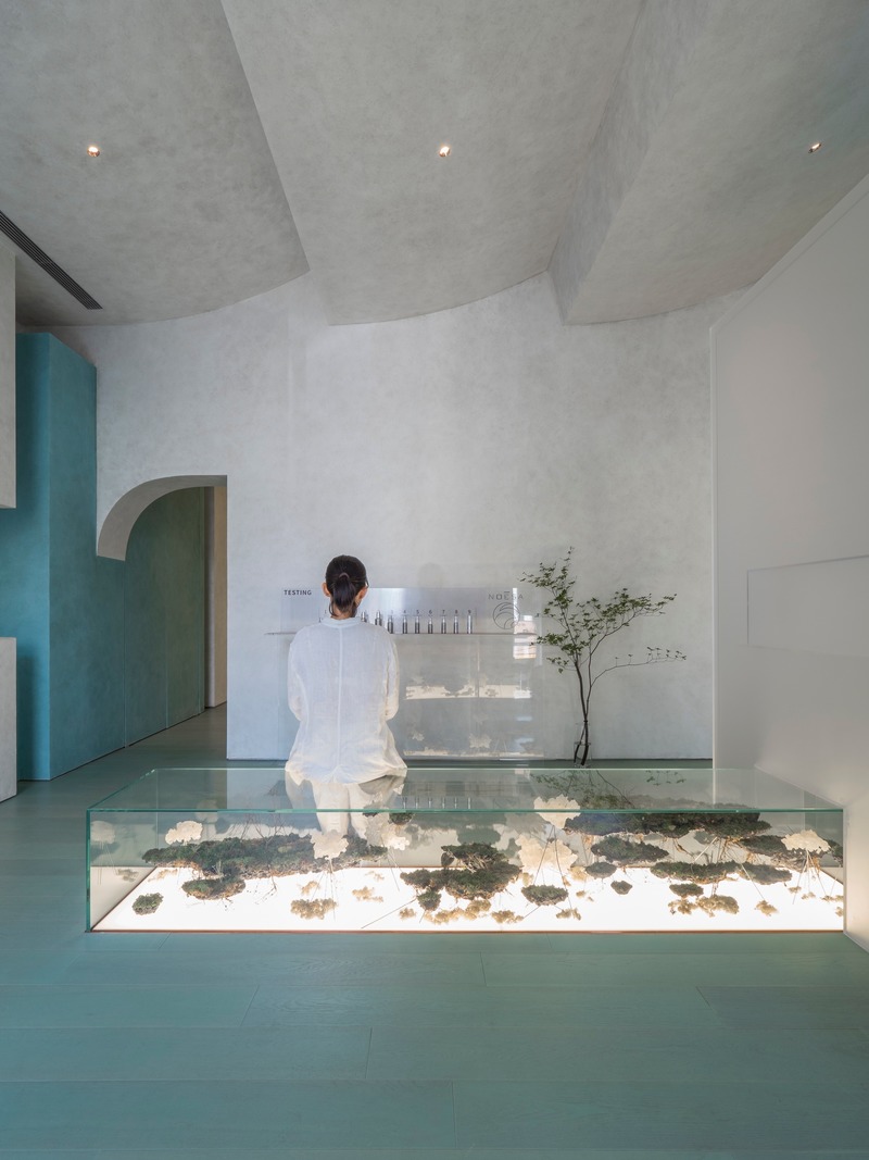 Dossier de presse | 4694-01 - Communiqué de presse | Exhibition of Frozen Time - Waterfrom Design - Architecture commerciale - Waiting Area - Crédit photo : Waterfrom Design