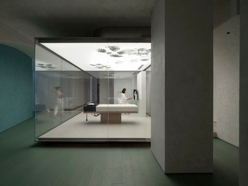 Dossier de presse | 4694-01 - Communiqué de presse | Exhibition of Frozen Time - Waterfrom Design - Architecture commerciale - Hair Care Area - Crédit photo : Waterfrom Design