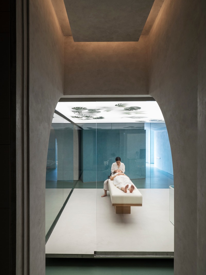 Dossier de presse | 4694-01 - Communiqué de presse | Exhibition of Frozen Time - Waterfrom Design - Architecture commerciale - Hair Care Area - Crédit photo : Waterfrom Design
