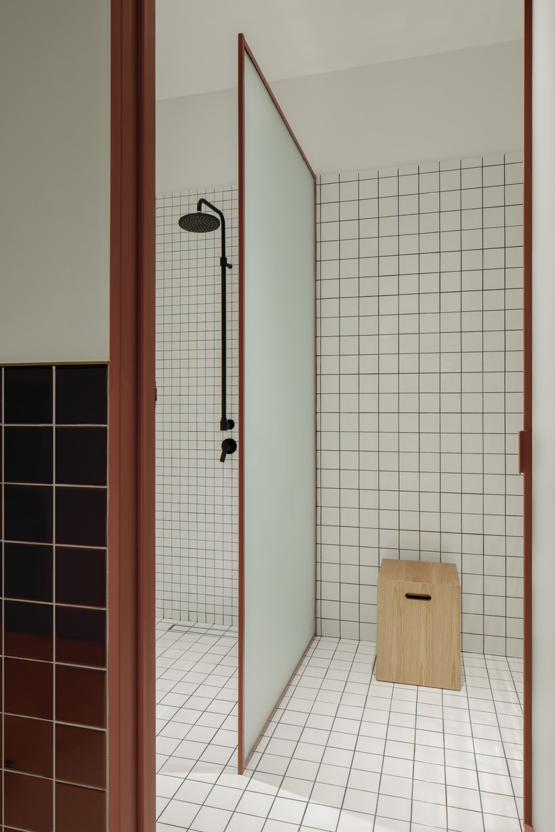 Dossier de presse | 3809-02 - Communiqué de presse | Springs Warehouse Gym - VSHD Design - Design d’intérieur commercial - Shower partition  - Crédit photo : Oculis Project 