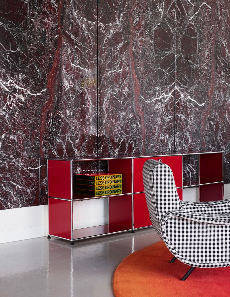Press kit | 4638-01 - Press release | One Wellington - K.P.D.O. - Residential Interior Design - Respect for limited materiality, iconic furniture and bold use of colour exploded our ideas of the development into a temporary and theatrical experience. - Photo credit: Anson SmAnson Smart art 