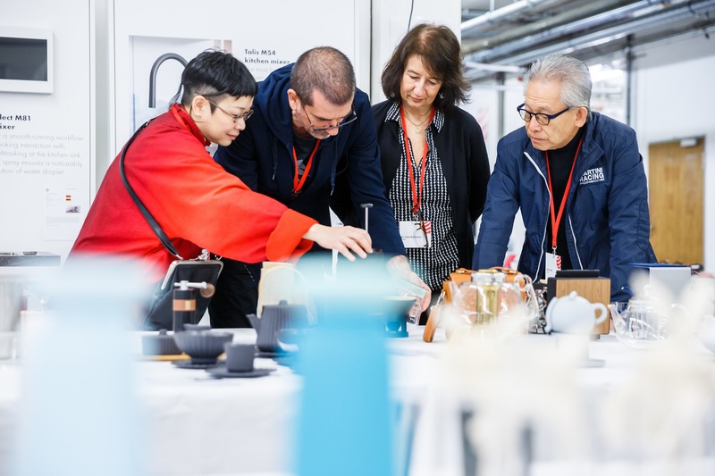 Dossier de presse | 1696-26 - Communiqué de presse | More entries than ever before: jury for Red Dot Award has selected year’s best products - Red Dot Design Award - Concours - Vivian Wai-kwan Cheng, Aleks Tatic, Luisa Bocchietto and Simon Ong (f. l. t. r.)<br style=""> - Crédit photo : Red Dot<br>