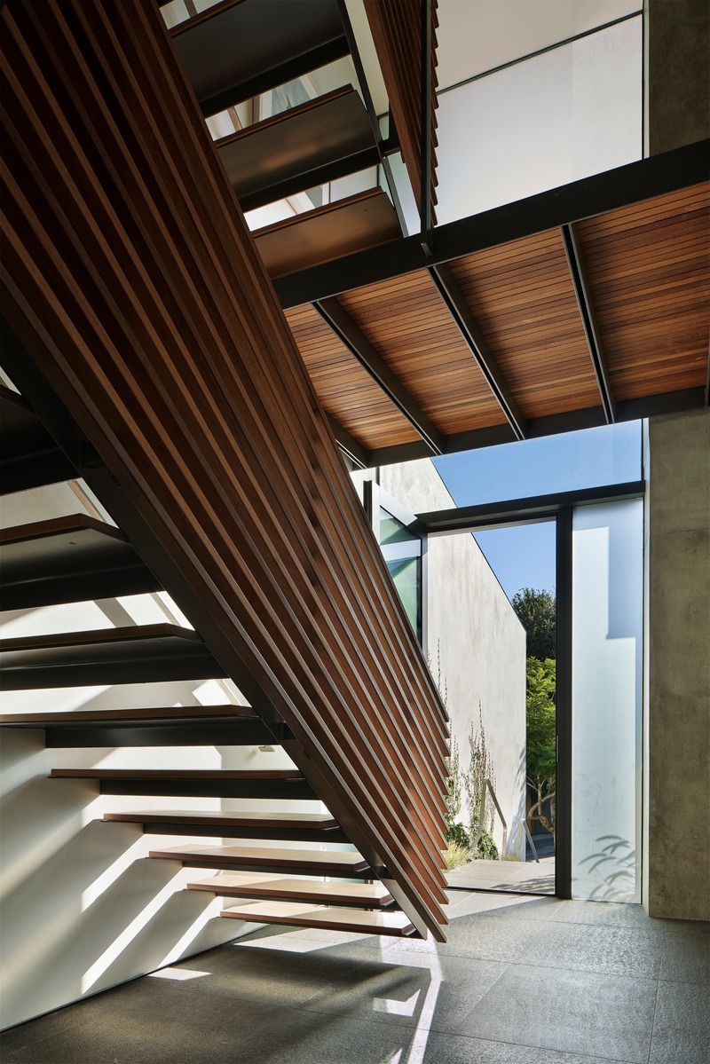 Dossier de presse | 1891-05 - Communiqué de presse | House on Hillside - Terry & Terry Architecture - Architecture résidentielle - detail of entry - Crédit photo : Bruce Damonte