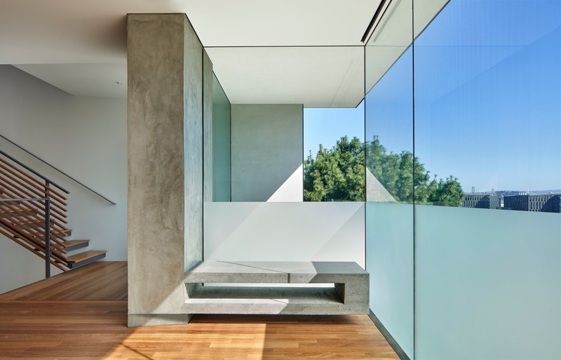 Dossier de presse | 1891-05 - Communiqué de presse | House on Hillside - Terry & Terry Architecture - Architecture résidentielle - detail of window seat - Crédit photo : Bruce Damonte