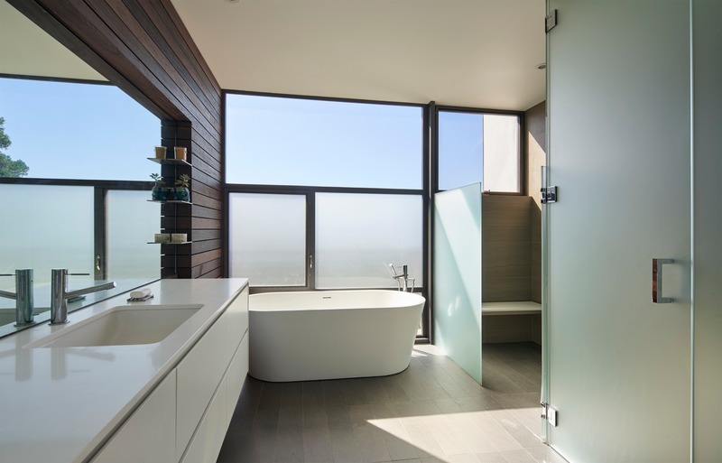Dossier de presse | 1891-05 - Communiqué de presse | House on Hillside - Terry & Terry Architecture - Architecture résidentielle - bathroom detail - Crédit photo : Bruce Damonte