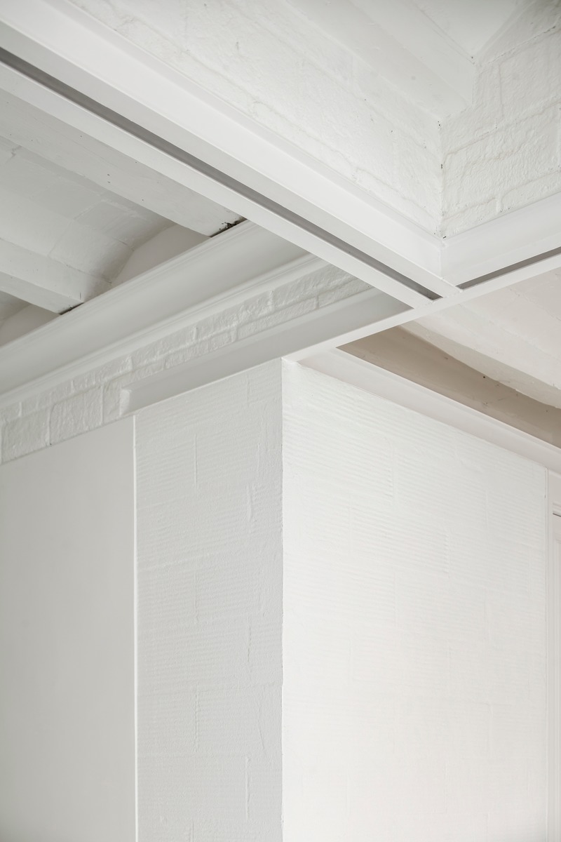 Dossier de presse | 4477-01 - Communiqué de presse | Vallirana 47. Hybrid superposition - vora - Design d’intérieur résidentiel - detail, ceilings - Crédit photo : Adrià Goula