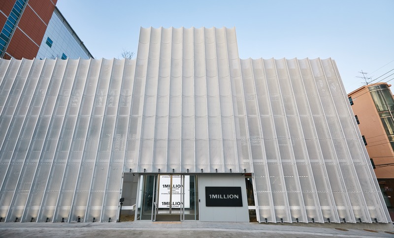 Press kit | 1332-05 - Press release | Branding & Environmental Design – It takes two to tango - TUX - Commercial Interior Design - Exterior view - Photo credit: Kwon Yoonsung