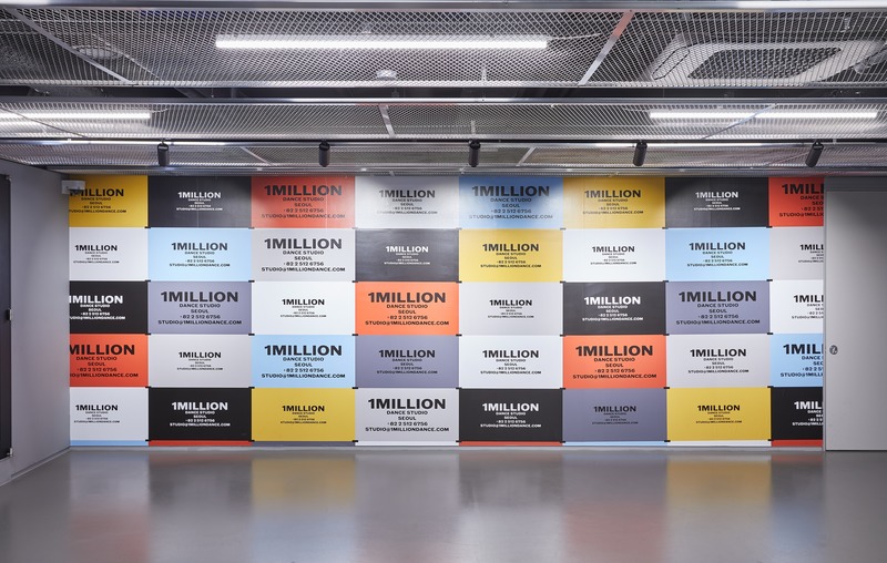 Press kit | 1332-05 - Press release | Branding & Environmental Design – It takes two to tango - TUX - Commercial Interior Design - Instagrammable Moment: Branded wallpaper with repeated 1MILLION logo and brand colors - Photo credit: Kwon Yoonsung