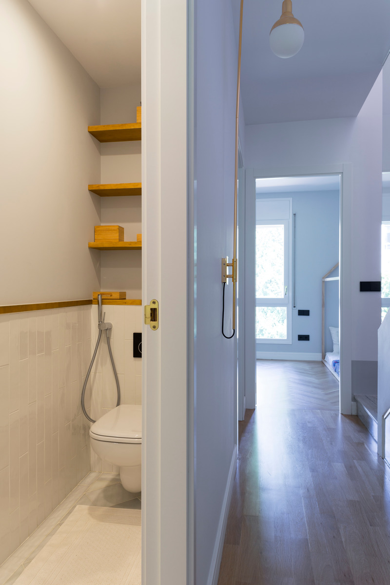 Press kit | 3175-02 - Press release | YAD House - Gokostudio, Architecture and Interior Design - Residential Interior Design - Bathroom - Photo credit: Valentin Hincû