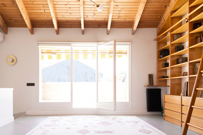 Press kit | 3175-02 - Press release | YAD House - Gokostudio, Architecture and Interior Design - Residential Interior Design - Attic study  - Photo credit: Valentin Hincû