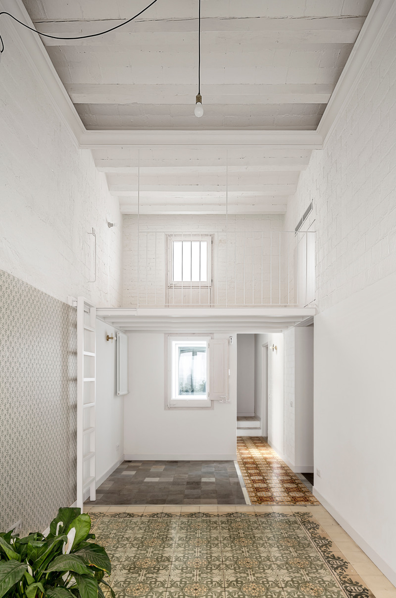 Dossier de presse | 4477-01 - Communiqué de presse | Vallirana 47. Hybrid superposition - vora - Design d’intérieur résidentiel - Crédit photo : Adrià Goula