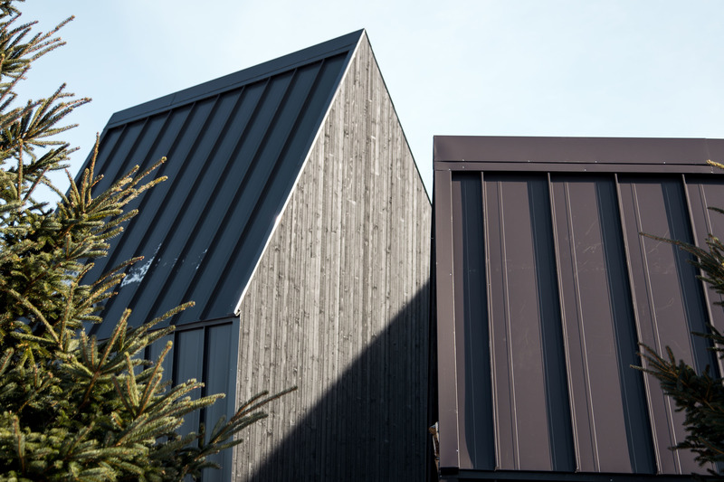 Dossier de presse | 1020-10 - Communiqué de presse | L’IRAC annonce les lauréats des Prix du cabinet d’architectes de la relève de l’année 2020 - L'Institut royal d'architecture du Canada - Concours - Pointes anguleuses des River Cabins - Crédit photo : Tamzin Gillis, Dear Addie Photography