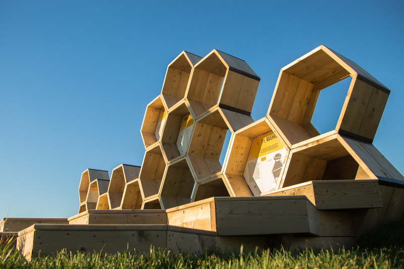 Dossier de presse | 1020-10 - Communiqué de presse | L’IRAC annonce les lauréats des Prix du cabinet d’architectes de la relève de l’année 2020 - L'Institut royal d'architecture du Canada - Concours - Signalisation des ruches - Crédit photo : Tamzin Gillis, Dear Addie Photography
