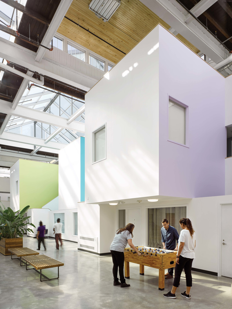 Dossier de presse | 1020-12 - Communiqué de presse | L’IRAC annonce le lauréat du Prix de l’architecte de la relève 2020 - L'Institut royal d'architecture du Canada - Concours - Intérieur, vue oblique d'Eva’s - Crédit photo : Ben Rahn / A-Frame