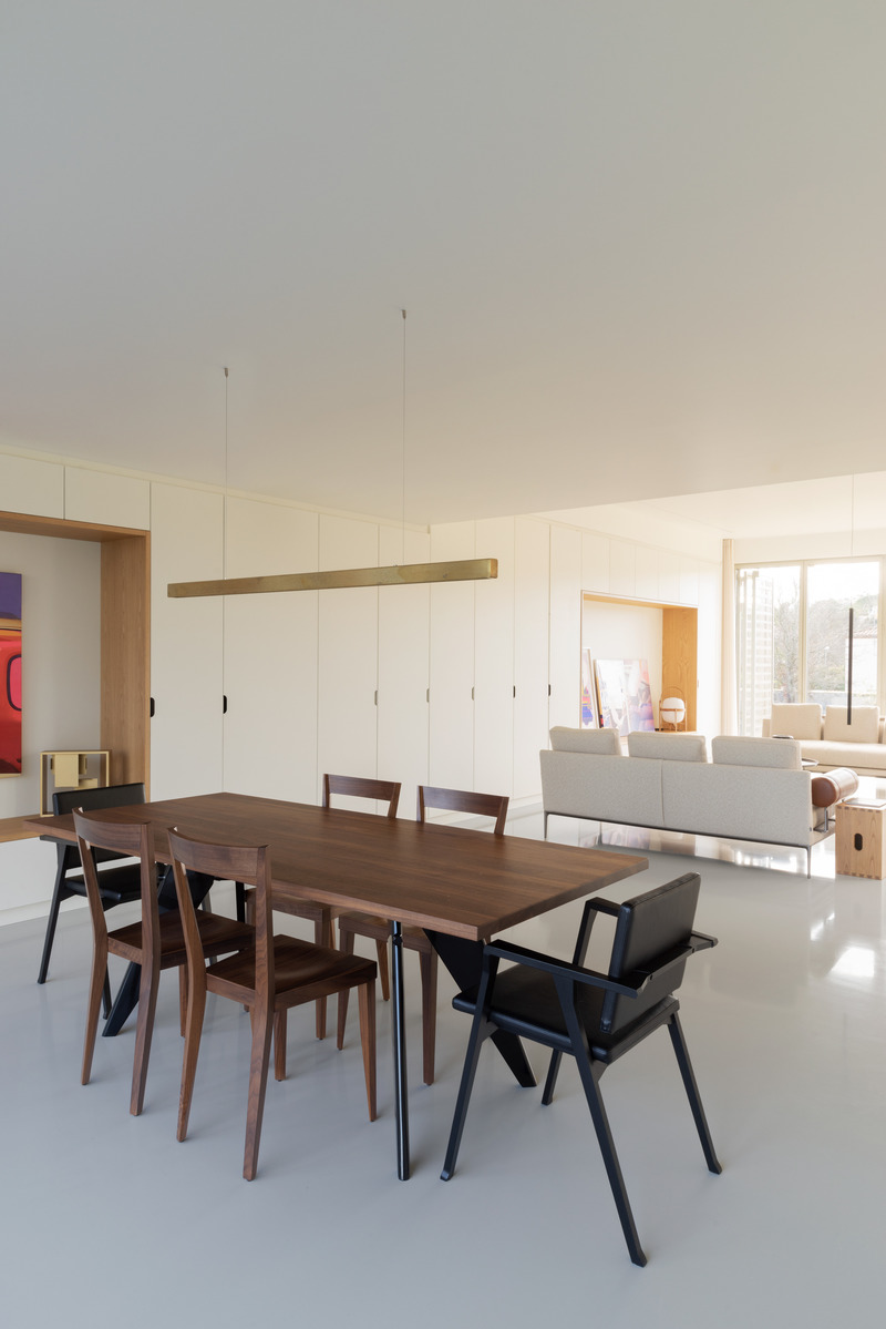 Press kit | 2926-03 - Press release | BON a house and two extensions - (ma!ca) architecture - Residential Architecture - long custom bookshelf<br> - Photo credit: Aurélien Aumond