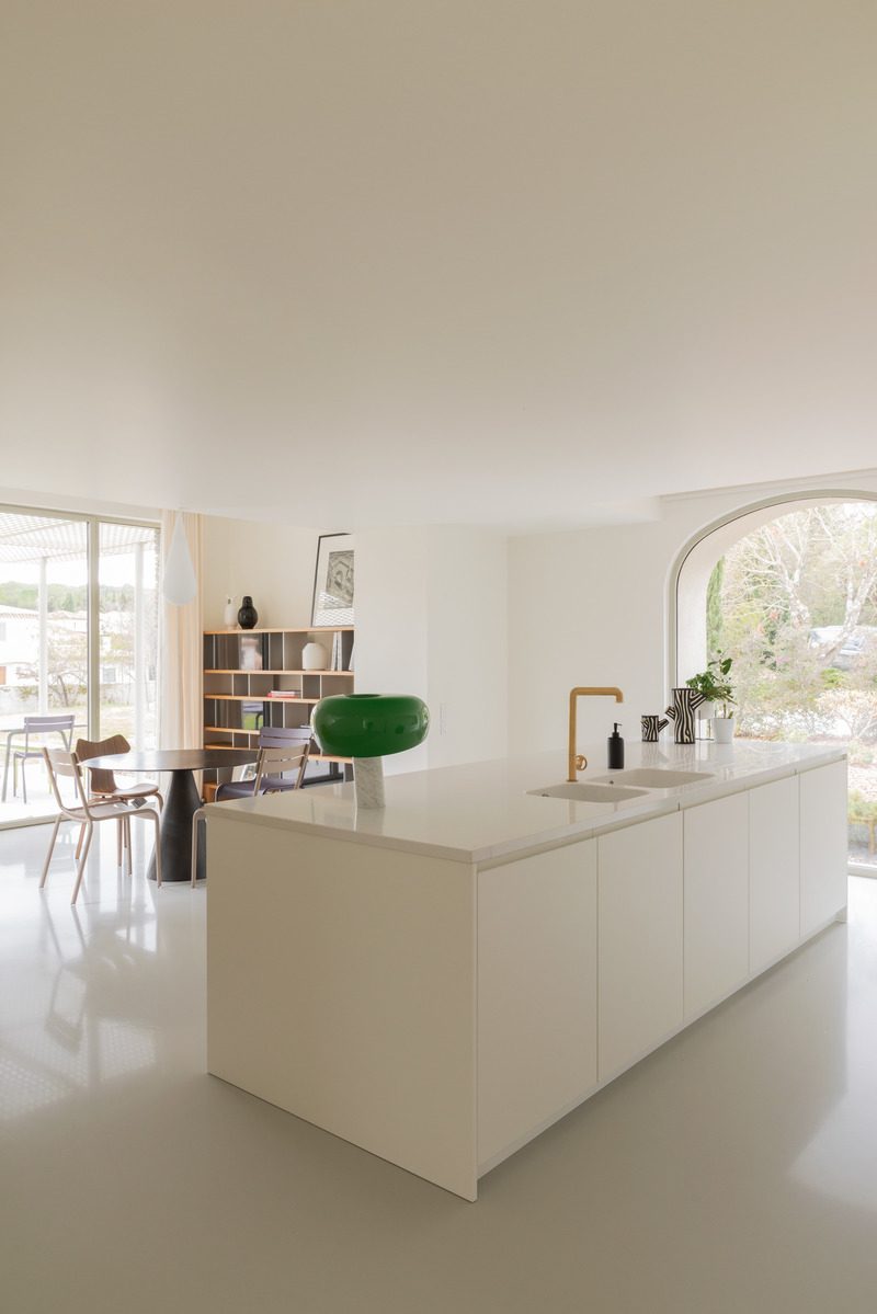 Press kit | 2926-03 - Press release | BON a house and two extensions - (ma!ca) architecture - Residential Architecture - kitchen and snoopy<br style=""> - Photo credit: Aurélien Aumond