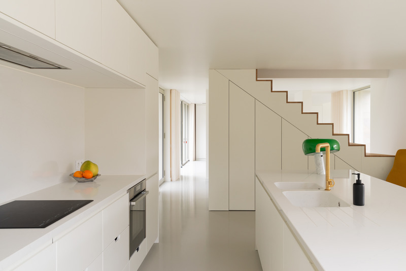 Press kit | 2926-03 - Press release | BON a house and two extensions - (ma!ca) architecture - Residential Architecture - kitchen and staircase<br style=""> - Photo credit: Aurélien Aumond