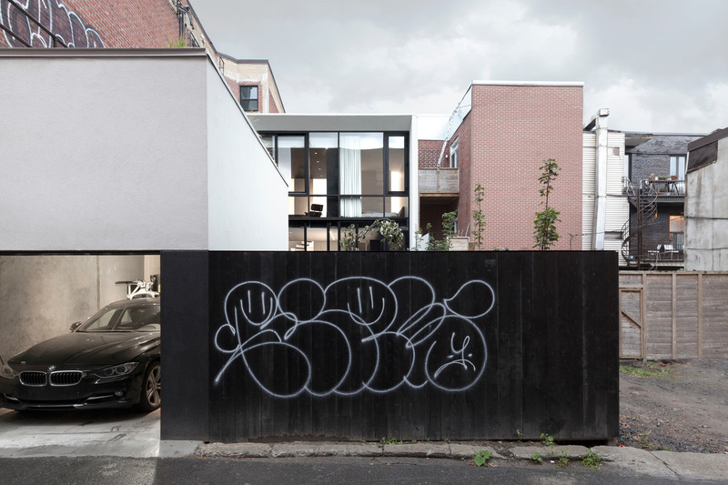 Press kit | 1113-07 - Press release | Maison du Parc - la SHED architecture - Residential Architecture - View from the back alley - Photo credit: Crédit photo : Maxime Brouillet
