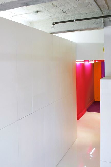 Dossier de presse | 1010-01 - Communiqué de presse | Couleurs prismatiques - Studio Jean Verville architectes - Design d’intérieur résidentiel - Crédit photo : Jean Verville architecte