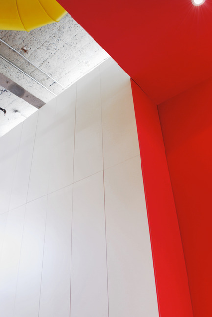 Dossier de presse | 1010-01 - Communiqué de presse | Couleurs prismatiques - Studio Jean Verville architectes - Design d’intérieur résidentiel - Crédit photo : Jean Verville architecte