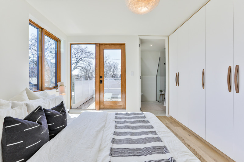 Press kit | 2344-02 - Press release | Two Intertwined Homes - Efficient, Sustainable and Healthy Urban Living - baukultur/ca - Residential Architecture - Master Bedroom, Unit A <br> - Photo credit: Michael Peart