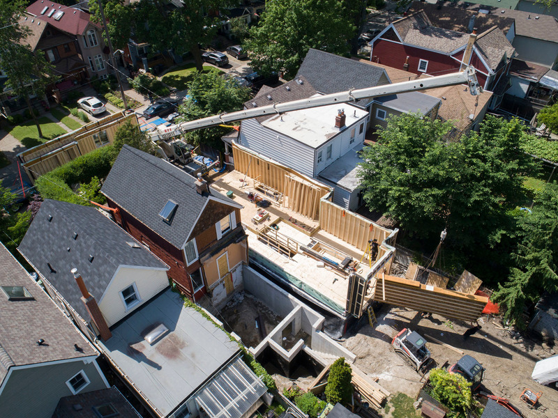 Press kit | 2344-02 - Press release | Two Intertwined Homes - Efficient, Sustainable and Healthy Urban Living - baukultur/ca - Residential Architecture - Prefab Installation Day 1<br style=""> - Photo credit: Michael Rafelson