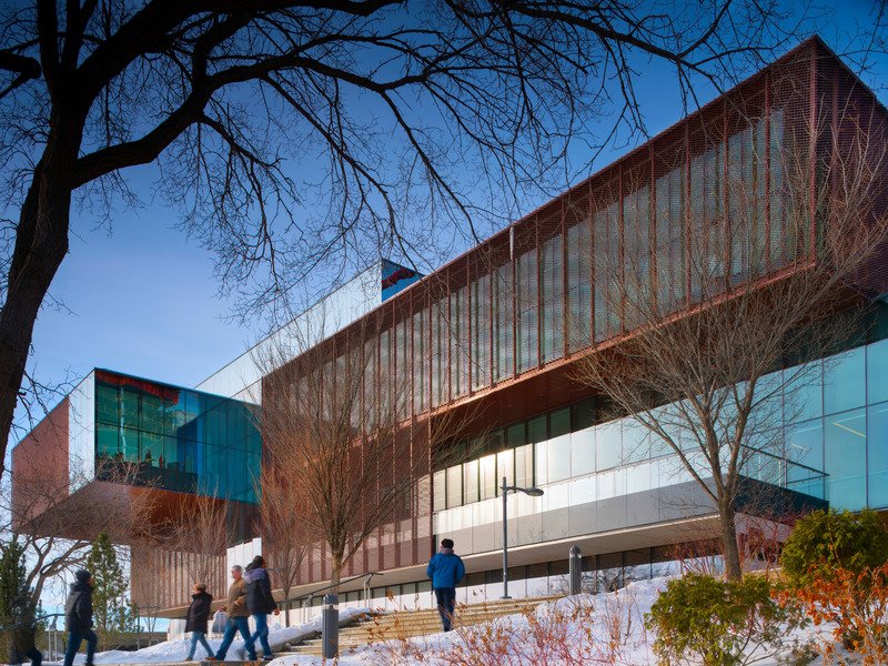 Dossier de presse | 1020-13 - Communiqué de presse | Les médailles du Gouverneur général en architecture célèbrent des bâtiments remarquables à la grandeur du pays - L'Institut royal d'architecture du Canada - Concours -  Remai Modern, Saskatoon (Sask.), KPMB Architects et Architecture49 (Vue de River Landing) - Crédit photo : Nic Lehoux
