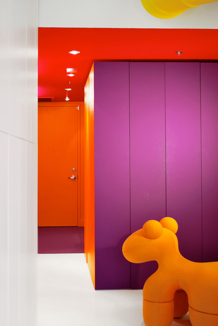 Dossier de presse | 1010-01 - Communiqué de presse | Couleurs prismatiques - Studio Jean Verville architectes - Design d’intérieur résidentiel - Crédit photo : Jean Verville architecte