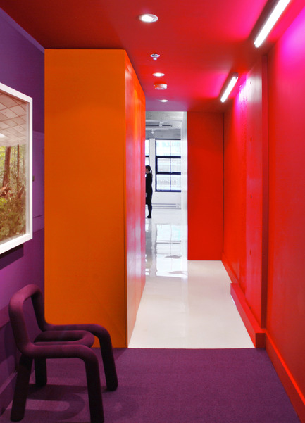 Dossier de presse | 1010-01 - Communiqué de presse | Couleurs prismatiques - Studio Jean Verville architectes - Design d’intérieur résidentiel - Crédit photo : Jean Verville architecte
