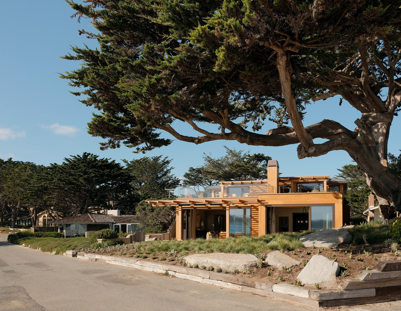 Dossier de presse | 2757-15 - Communiqué de presse | Studio Schicketanz Embraces the California Coast - Studio Schicketanz - Architecture résidentielle -  Scenic Drive: The native landscape surrounding the residence provided the primary inspiration.  - Crédit photo : Joe Fletcher Photography
