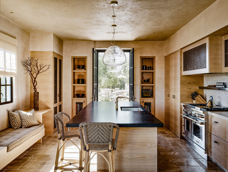 Dossier de presse | 2757-15 - Communiqué de presse | Studio Schicketanz Embraces the California Coast - Studio Schicketanz - Architecture résidentielle -  Tehama 1: Throughout the home, the architects used a neutral colour palette to create a feeling of calmness and connection to the earth.  - Crédit photo : Joe Fletcher Photography