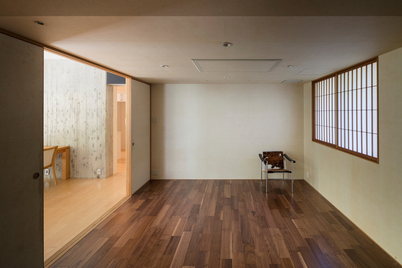 Press kit | 875-03 - Press release | Continuous Plate House 2.0 - Ryumei Fujiki + Yukiko Sato / F.A.D.S - Residential Architecture - <p class=""> Convert from Japanese Room to Master Bedroom</p> - Photo credit:  Hiroshi Ueda 
