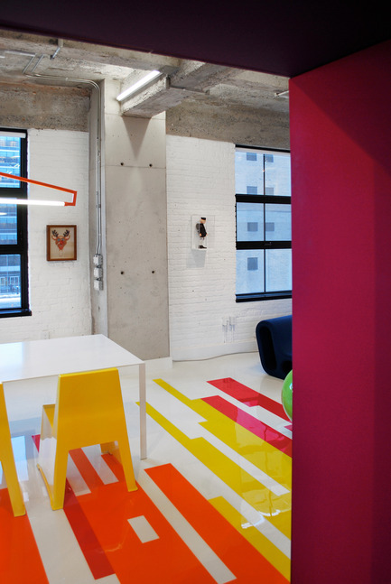 Dossier de presse | 1010-01 - Communiqué de presse | Couleurs prismatiques - Studio Jean Verville architectes - Design d’intérieur résidentiel - Crédit photo : Jean Verville architecte